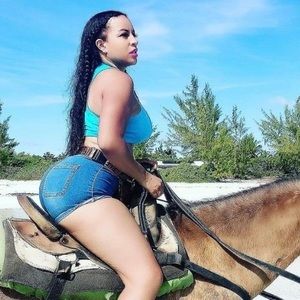 Meet your Posher, Justina